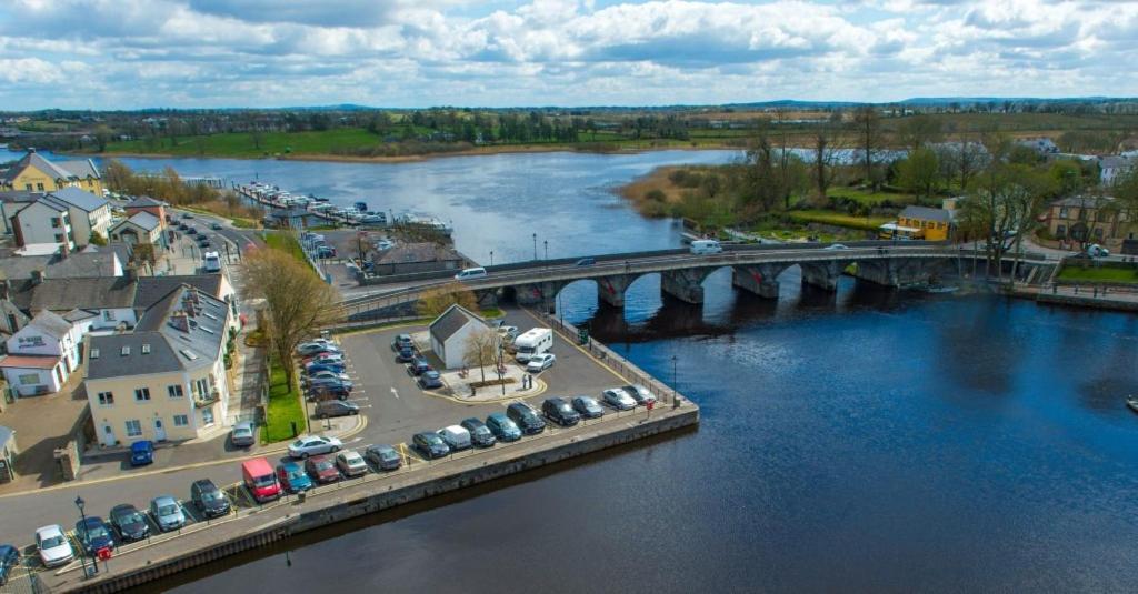24 Beds In Carrick On Shannon Exteriér fotografie